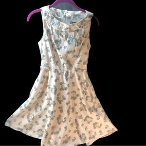 Hot Topic 🅝🅦🅞🅣 Skulls & Floral Design Pinup-Rockabilly Dress Size S